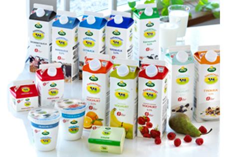 Siden uge 46 har de danske forbrugere kunne få mælk i miljørigtig og bæredygtig emballage. Det er de to velkendte produktlinjer fra Arla, Harmonie og Lærkevang, der er begyndt at bære FSC-logoet.